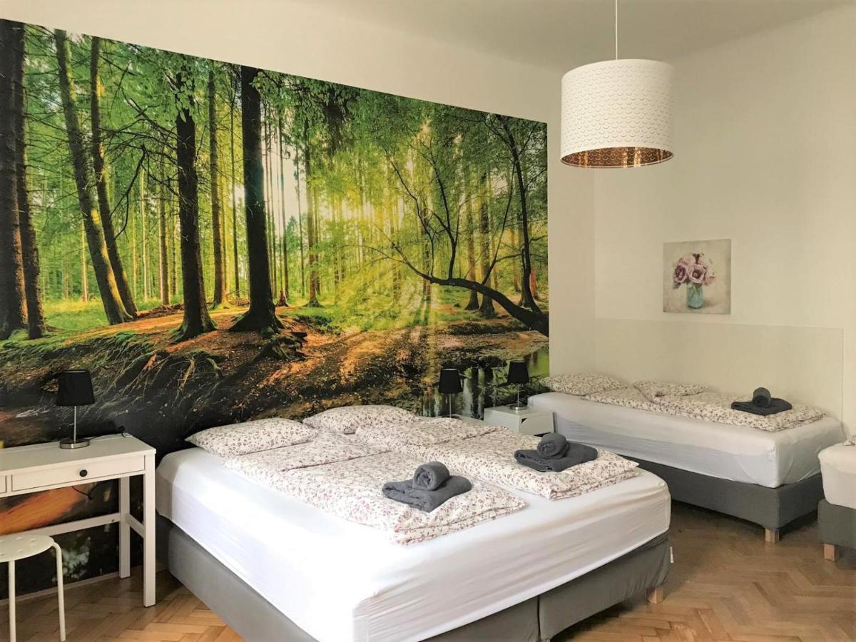 Near Yppenplatz & Brunnenmarkt * Wenen
