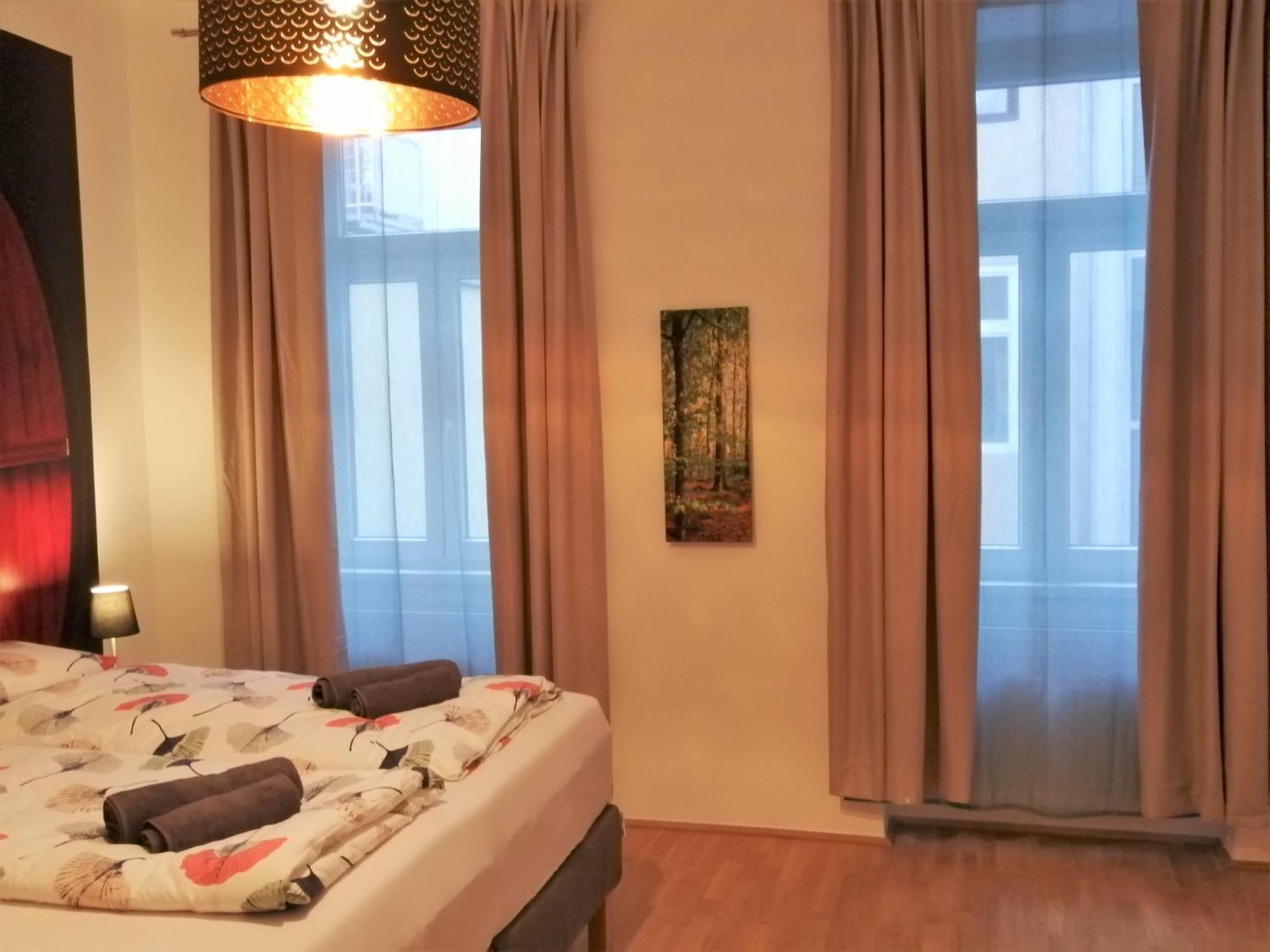 Near Yppenplatz & Brunnenmarkt * Wenen